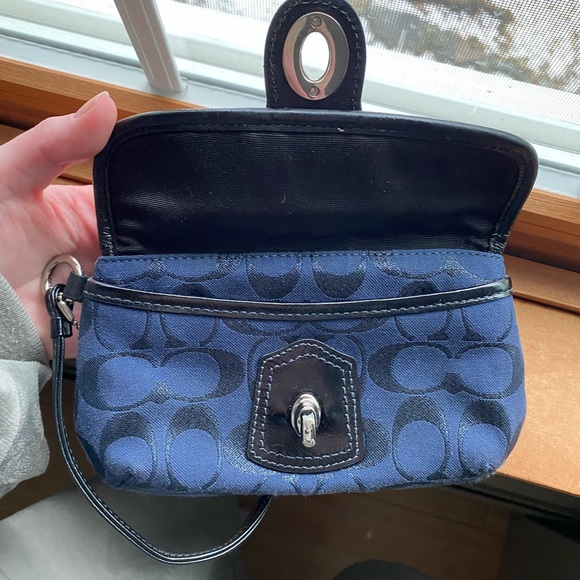 coach wristlet - Picture 4 of 5